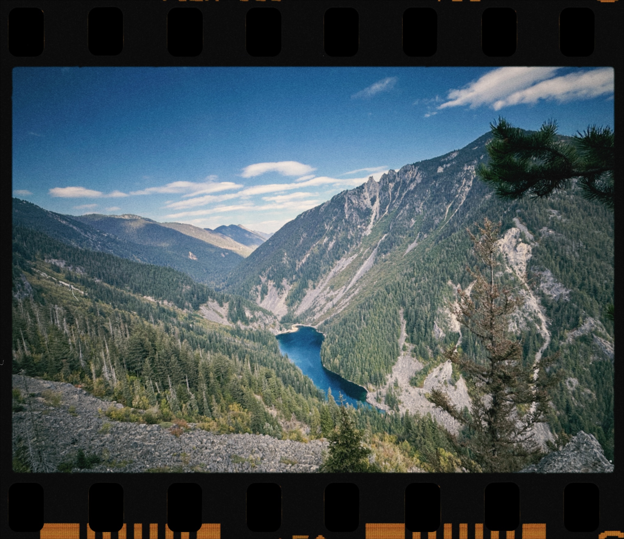 Featured image of post 上天堂下地狱 · 欢声笑语中走上大温最陡的 G.O.A.T Ridge Trail